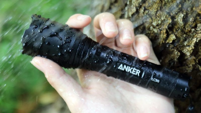 Linterna Anker LC90, $22 con cĂłdigo HGBGOIWV o $30 con Linterna GRATIS LC40 con cĂłdigo NWSSMJOF | Linterna Anker LC130, $45